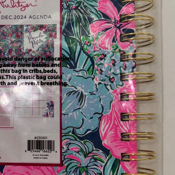 Lilly Pulitzer 2024 Planner - Picture 6 of 7